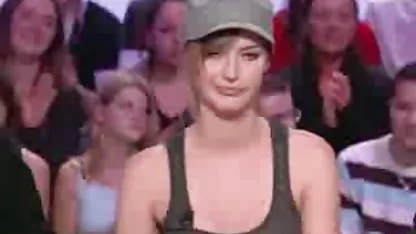 3 Gadis Yang Baik, Gadis Nakal, Putih ngewek tante semok