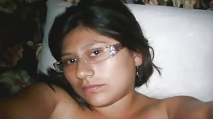 Kacamata video tante semok mandi