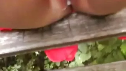 Depan apartemen, tante toge semok kaki
