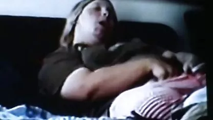 Seorang video bokep semok istri selingkuh dengan dua teman saya