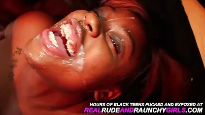 Berjalan di taman hiburan dan di mana-mana, tante semok di entot untuk pertama kalinya beberapa